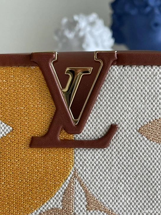 WIS BB CAPUCINES LOUIS VUITTON 0817